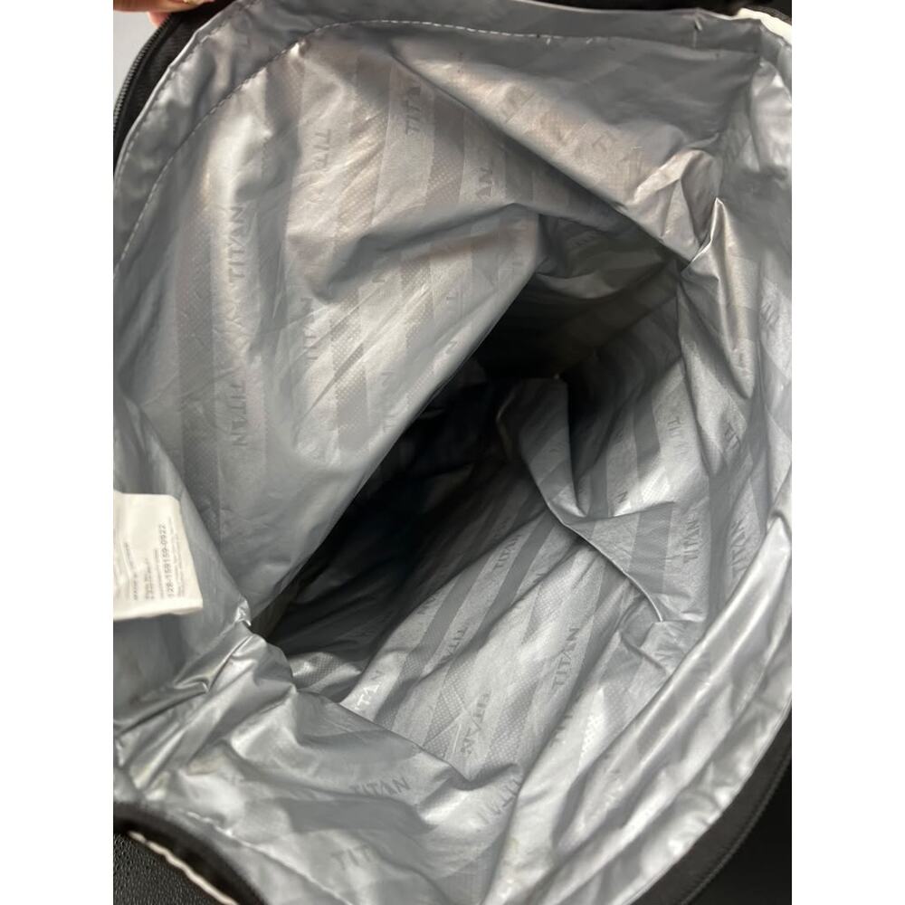 Titan Deep Freeze Arctic Backpack Cooler White Black - Picture 3 of 10